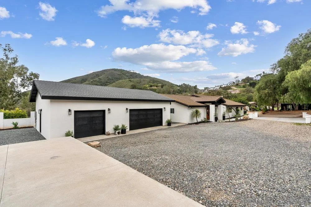 https://cdn.realtyfeed.com/cdn/127/250026609/055b528e0b763c96e57590450e979ba1.webp