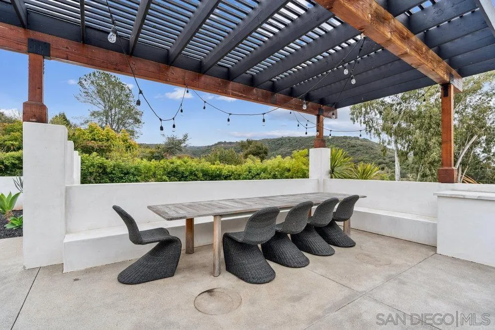 https://cdn.realtyfeed.com/cdn/127/250026609/12a8f255b3c1994248235e81483c3ee5.webp