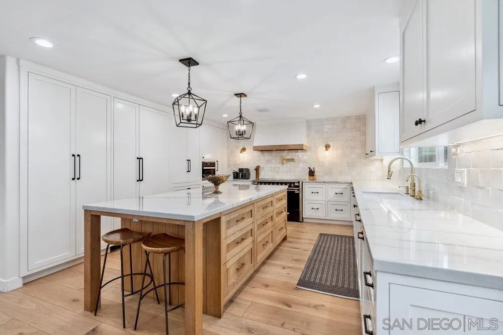 https://cdn.realtyfeed.com/cdn/127/250026609/4402df41dc61529050e67829544c8c75.webp