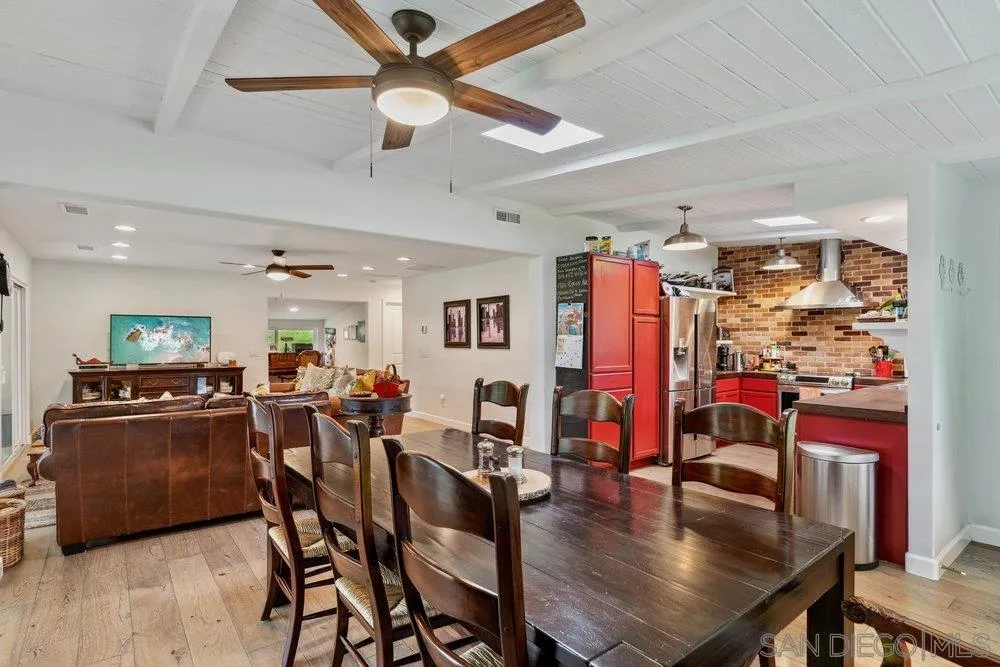 https://cdn.realtyfeed.com/cdn/127/250026609/7808cffe19b2000809b8417ae18567b2.webp