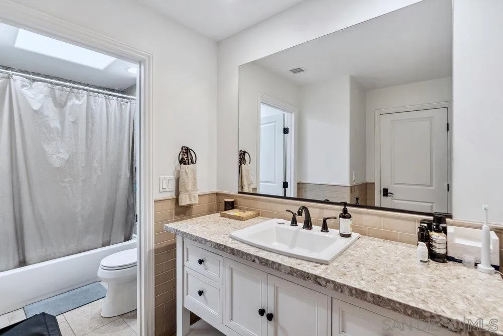 https://cdn.realtyfeed.com/cdn/127/250026609/dcb15436e8712faa301093923216beae.webp