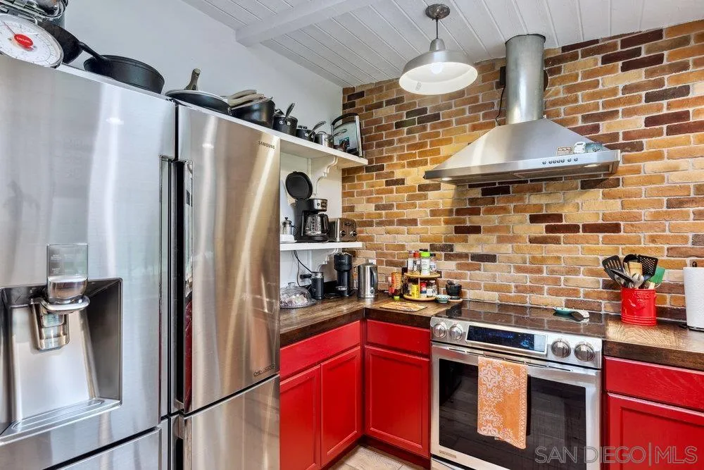 https://cdn.realtyfeed.com/cdn/127/250026609/e46a84086f5126115d0cc4b86f7695ac.webp