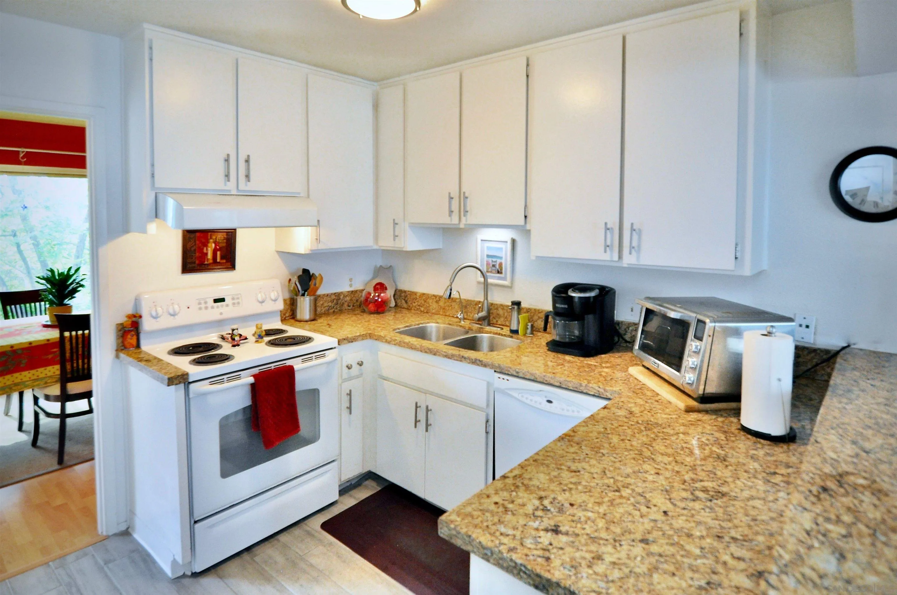 https://cdn.realtyfeed.com/cdn/127/250026612/a1f7fe2546eb11f2147333192dac34e1.webp