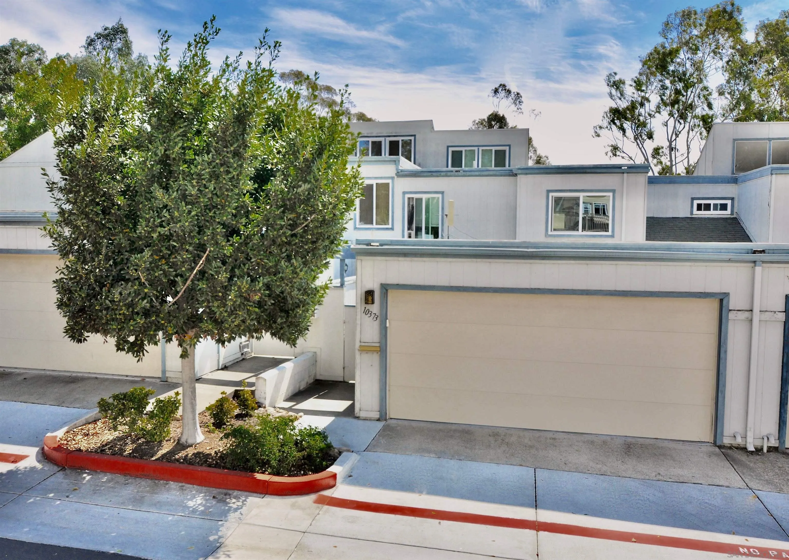 https://cdn.realtyfeed.com/cdn/127/250026612/bfcc9d9802f8144e469789e1c6377c48.webp