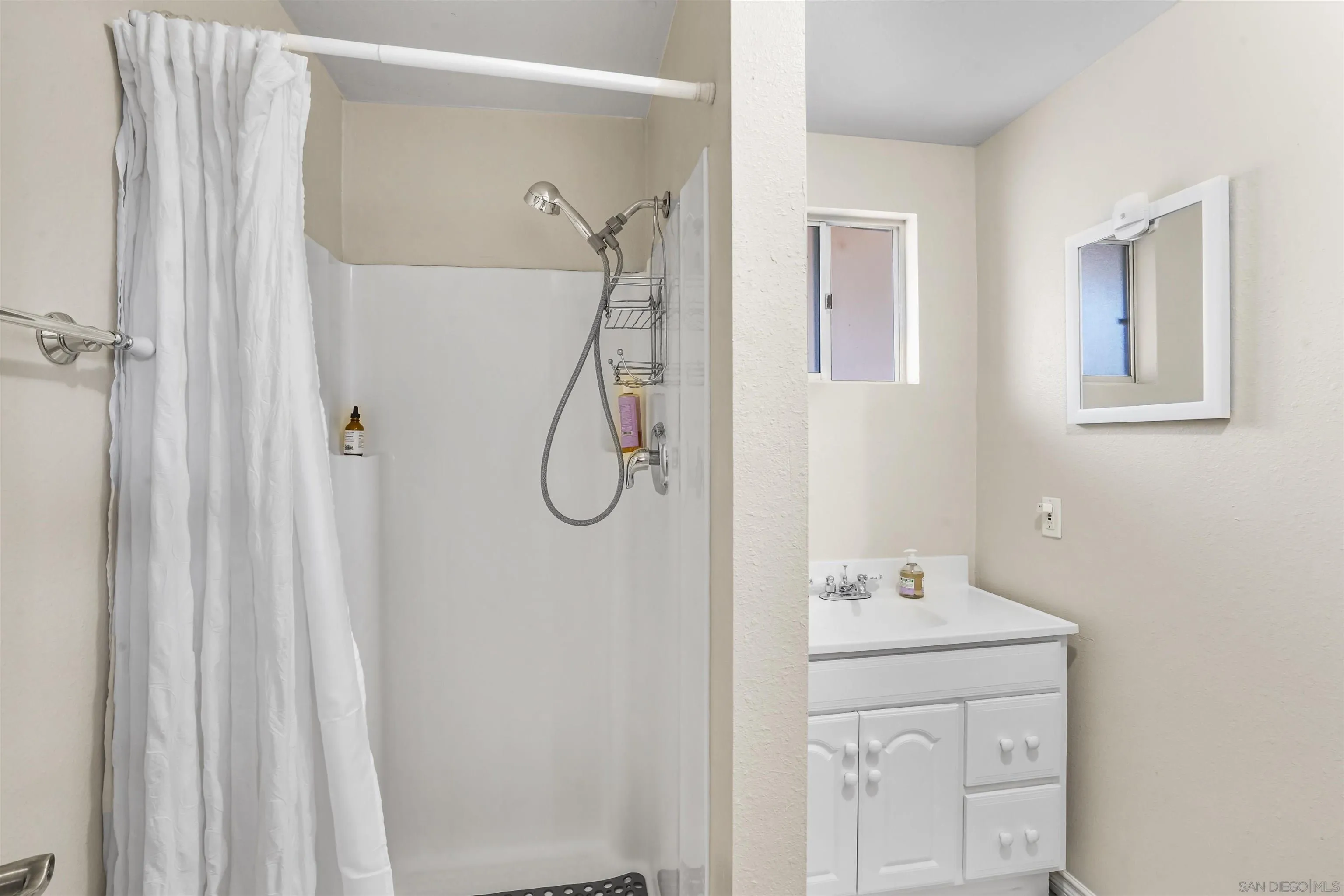 https://cdn.realtyfeed.com/cdn/127/250026750/8daaffbba7725a4ae76c65fcefe27332.webp