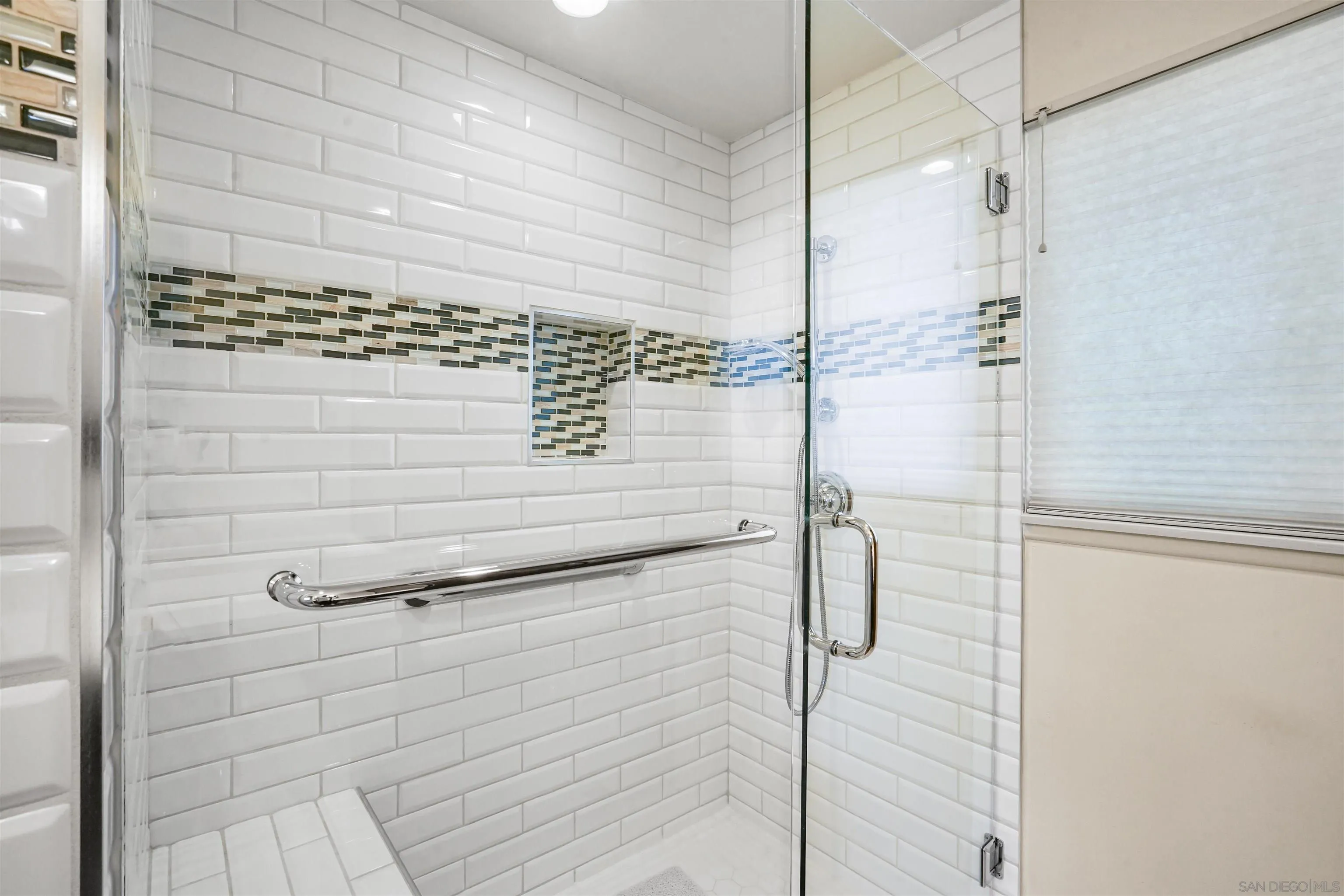 https://cdn.realtyfeed.com/cdn/127/250026750/fc1ea1f00e7f9f6b1b3999e8df336b92.webp