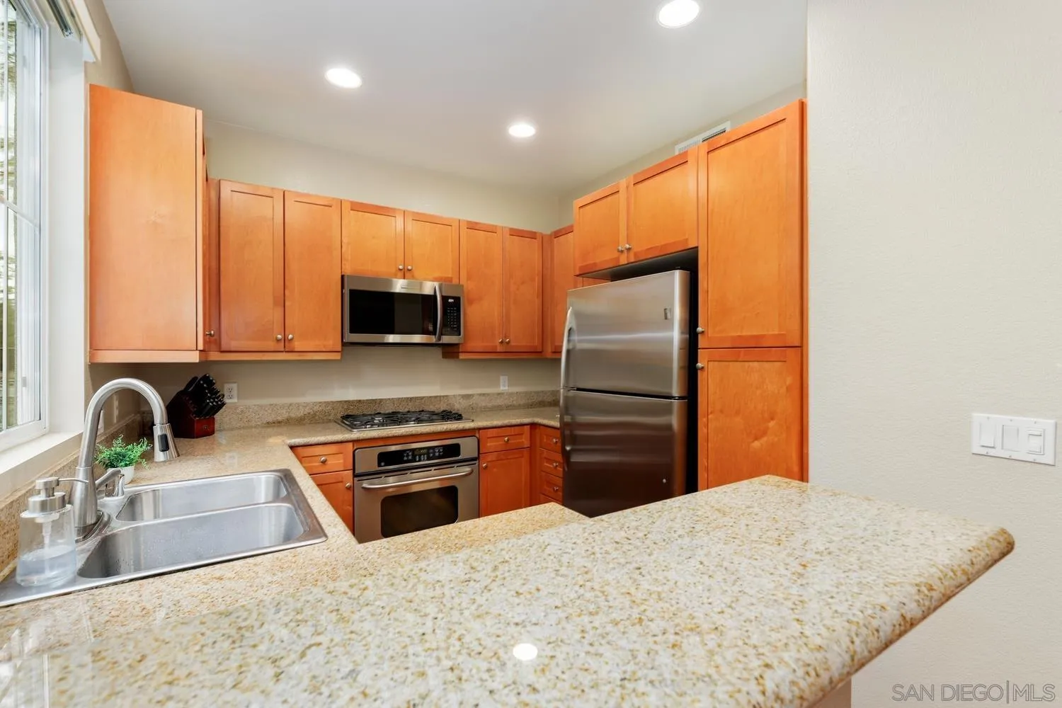 https://cdn.realtyfeed.com/cdn/127/250026761/88c6645dff49667f55de0717cc248613.webp