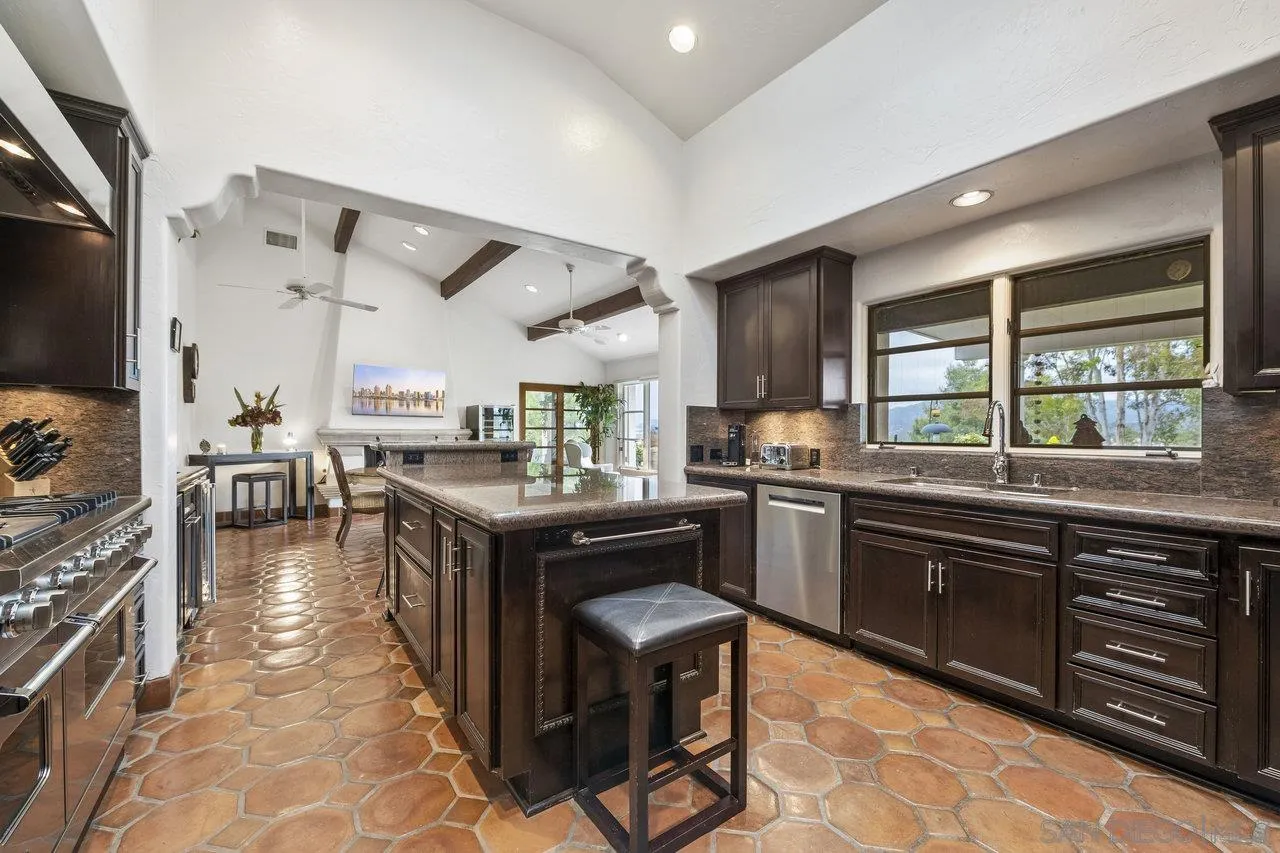 https://cdn.realtyfeed.com/cdn/127/250026769/0c839f09a9c22dcc10bf9f00a330e4c4.webp
