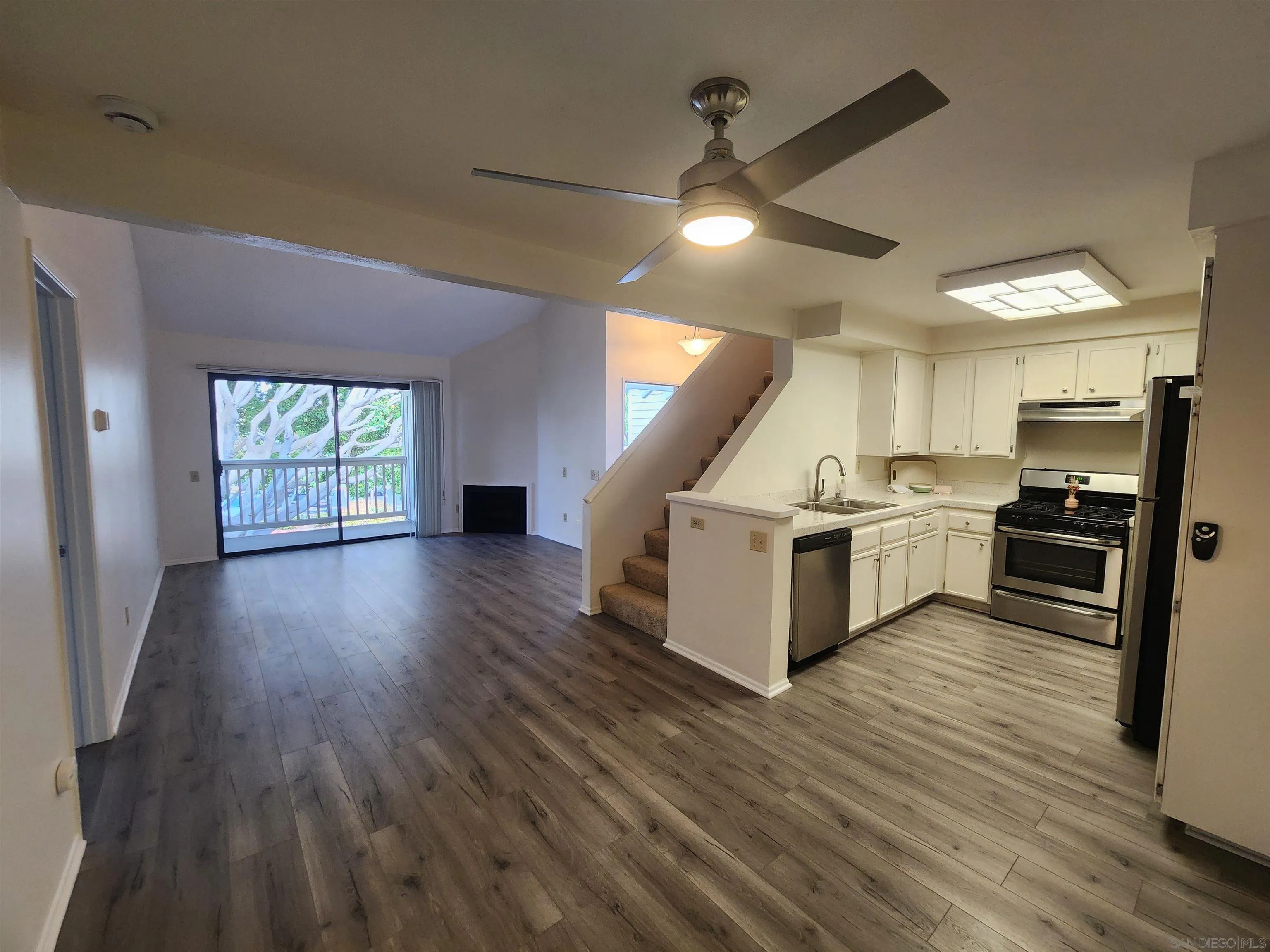 More Details about MLS # 250026809 : 12229 CARMEL VISTA UNIT 250