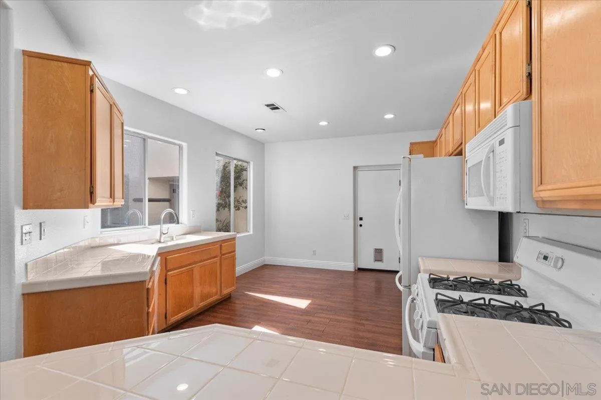 Photo #15: 250026845 Listing: Photo #15