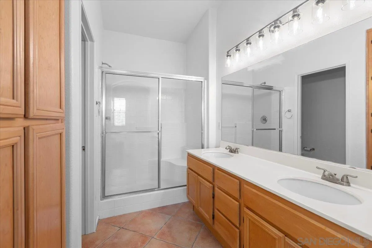 https://cdn.realtyfeed.com/cdn/127/250026845/834560139680622a9770154924167bd2.webp