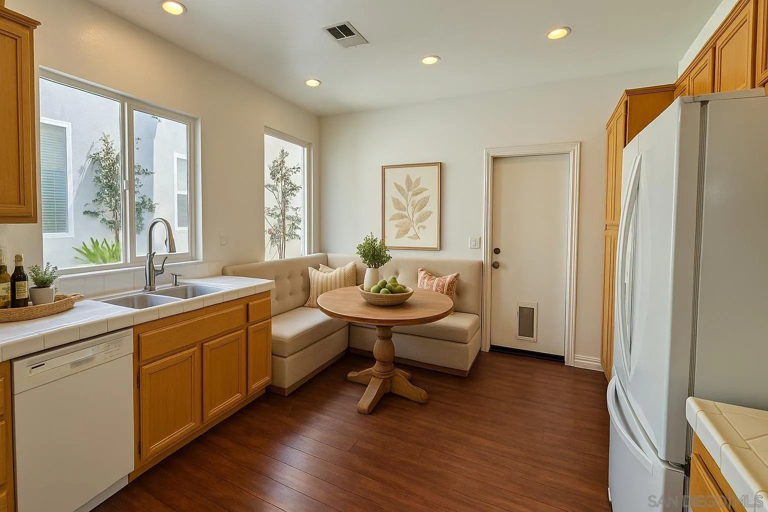 Photo #2: 250026845 Listing 