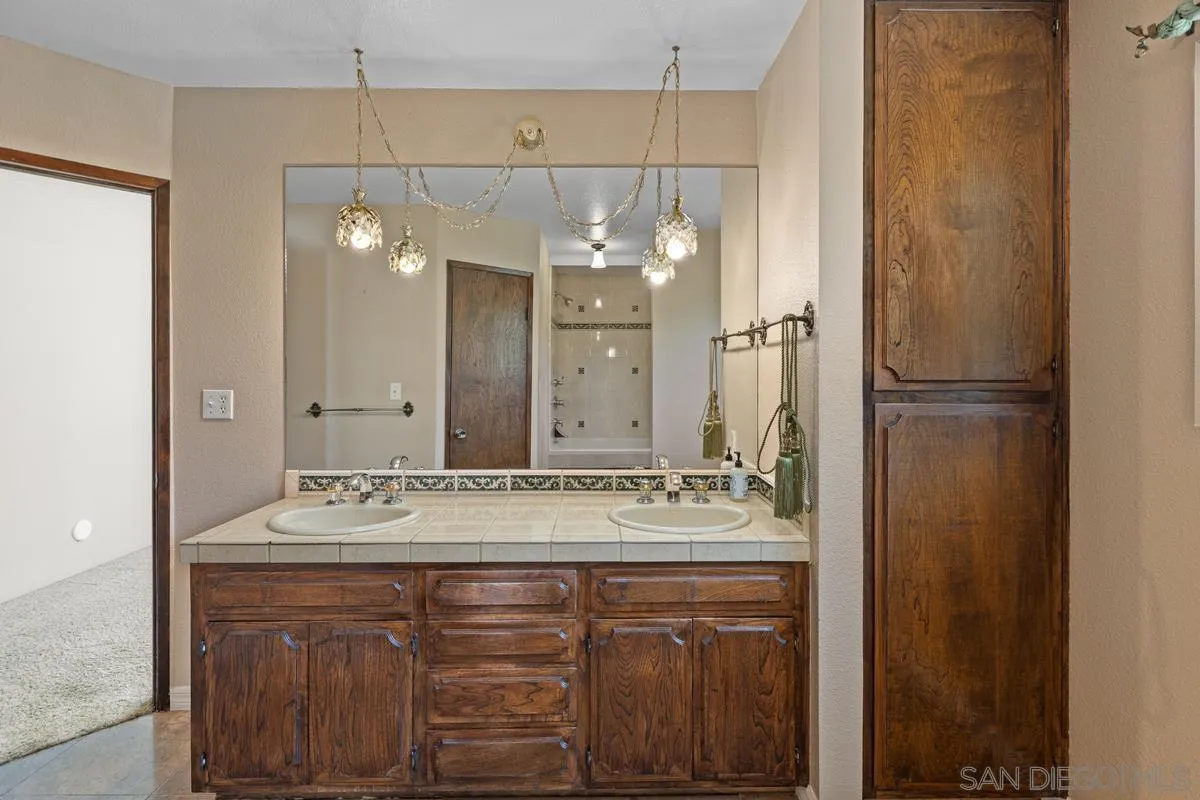 https://cdn.realtyfeed.com/cdn/127/250026892/aa0e95b889f871c5f6123594f5339b90.webp