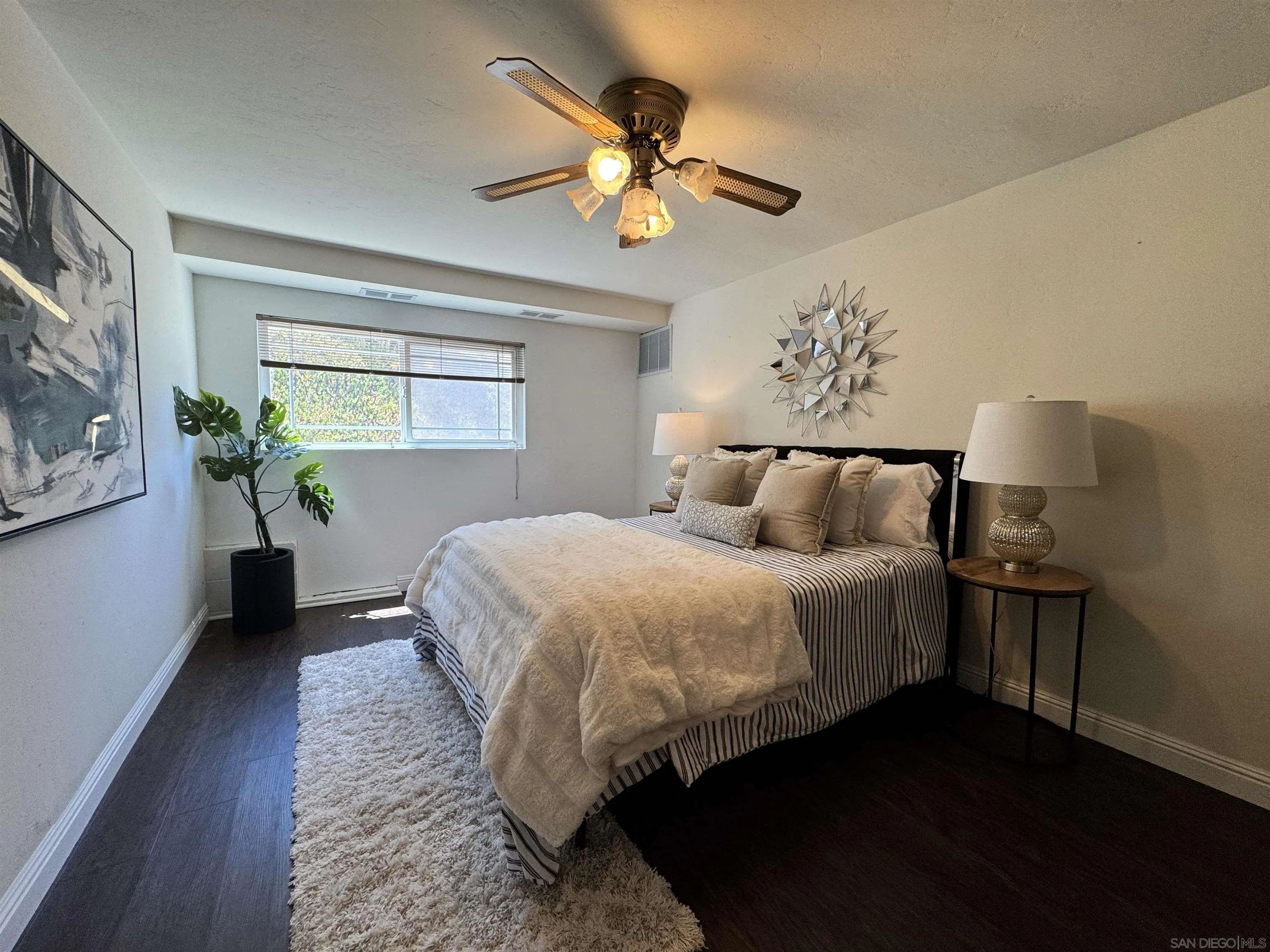 https://cdn.realtyfeed.com/cdn/127/250026892/b0ea6d3d7b4a2670cbf6d5a3b6ba9ae1.webp