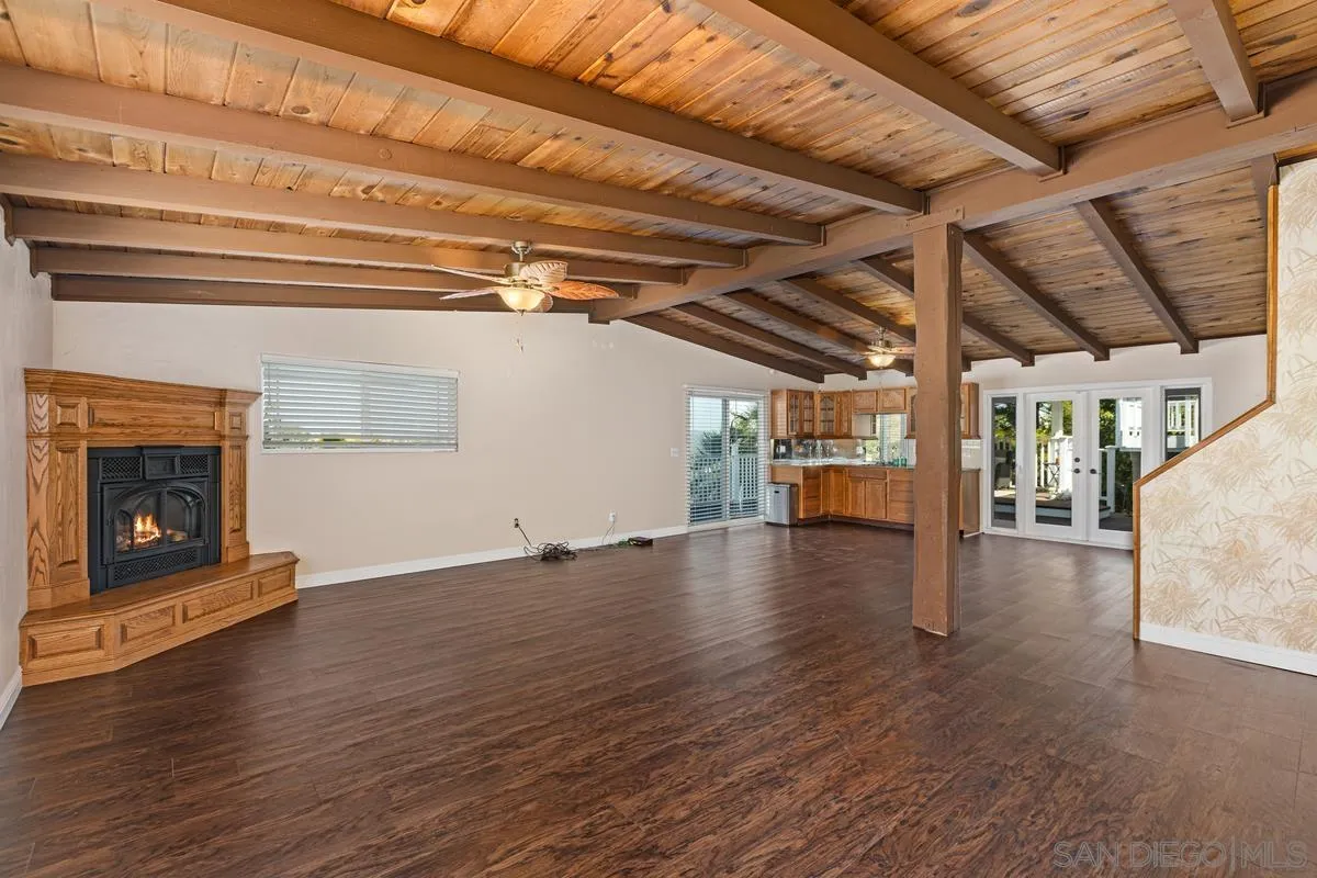 https://cdn.realtyfeed.com/cdn/127/250026892/b8696fb4970eccd41c1b58f23a3ac61f.webp