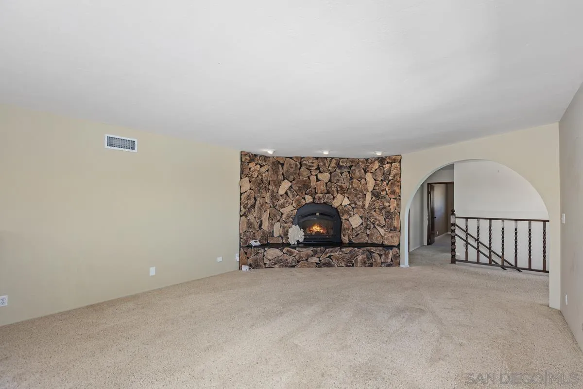 https://cdn.realtyfeed.com/cdn/127/250026892/d2a8f9d5538982ce3d00e9274400d024.webp
