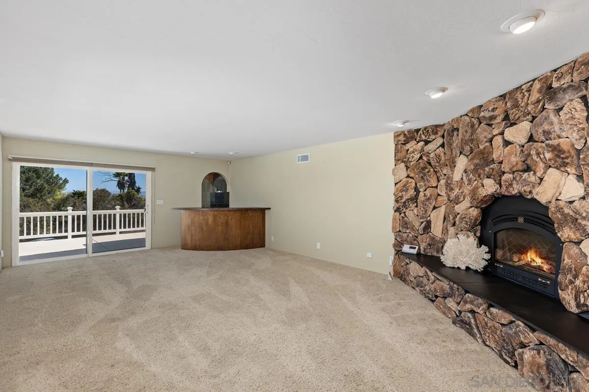 https://cdn.realtyfeed.com/cdn/127/250026892/e11a2a21ba483c41fd2cc493687c56b7.webp