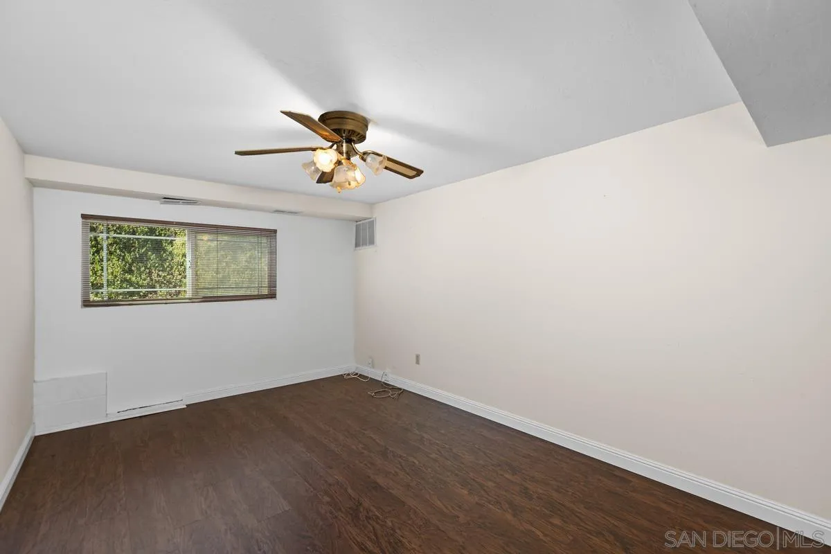 https://cdn.realtyfeed.com/cdn/127/250026892/efcdec0ccbee8160d6c097b6deb6522f.webp