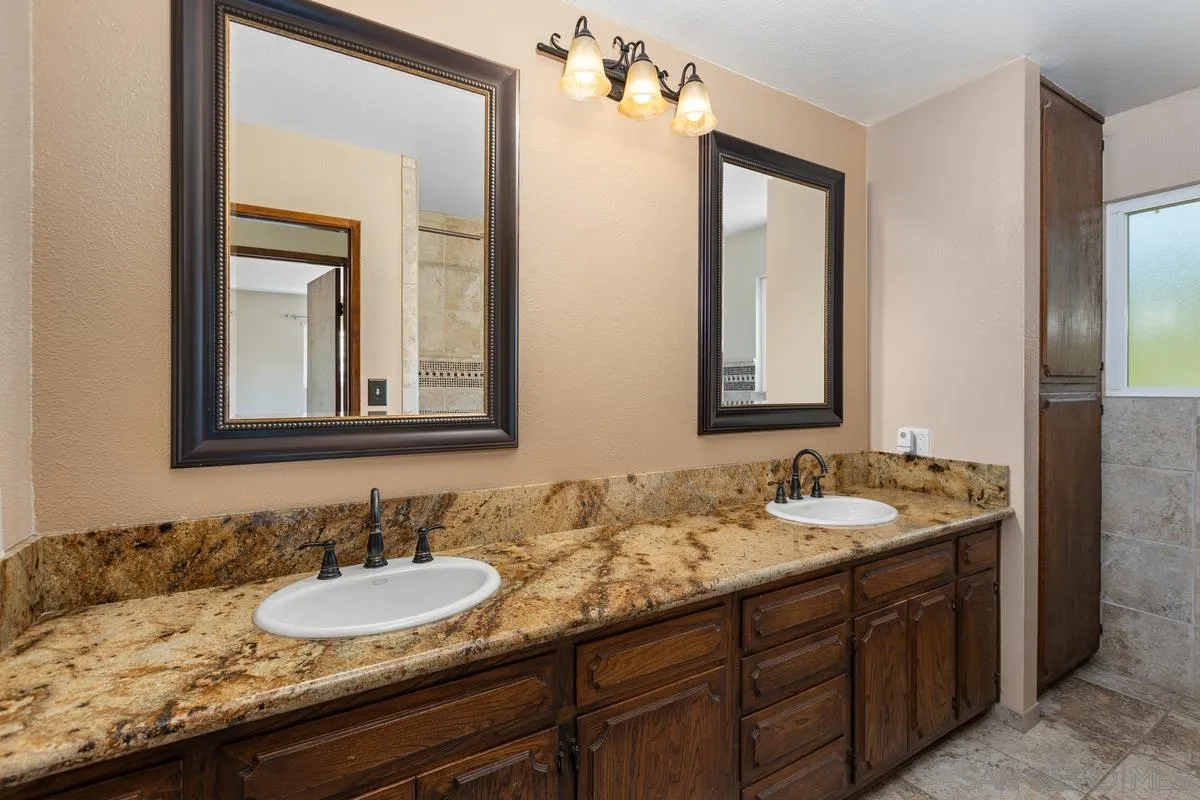 https://cdn.realtyfeed.com/cdn/127/250026892/f1f5c95305aa8d4d0c976f8f0d55539f.webp