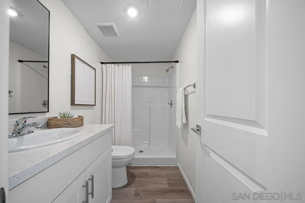 Photo #27: 250026928 Listing: Photo #27
