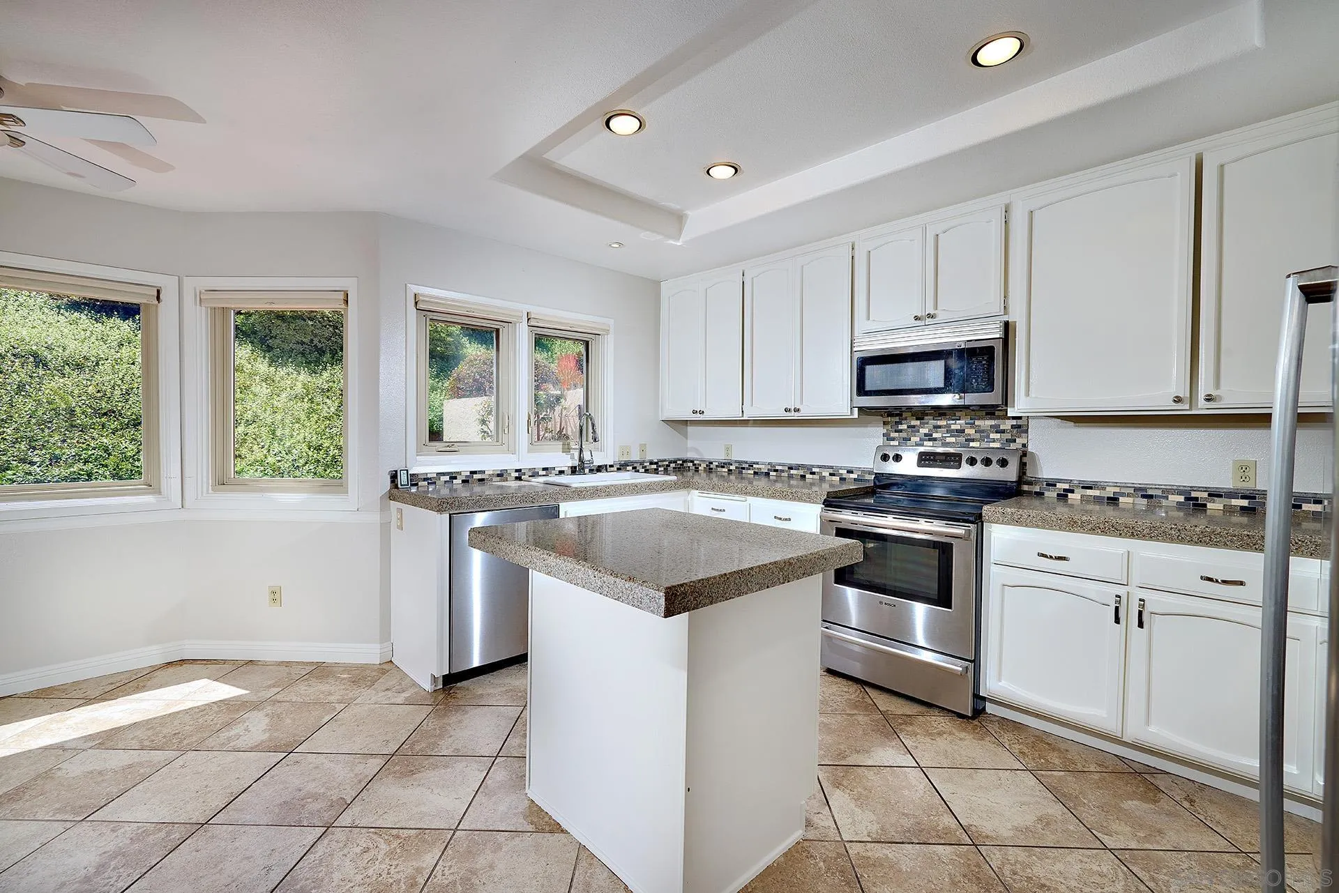 https://cdn.realtyfeed.com/cdn/127/250026943/488a02efb5c16abfb046eb27e1b4e726.webp