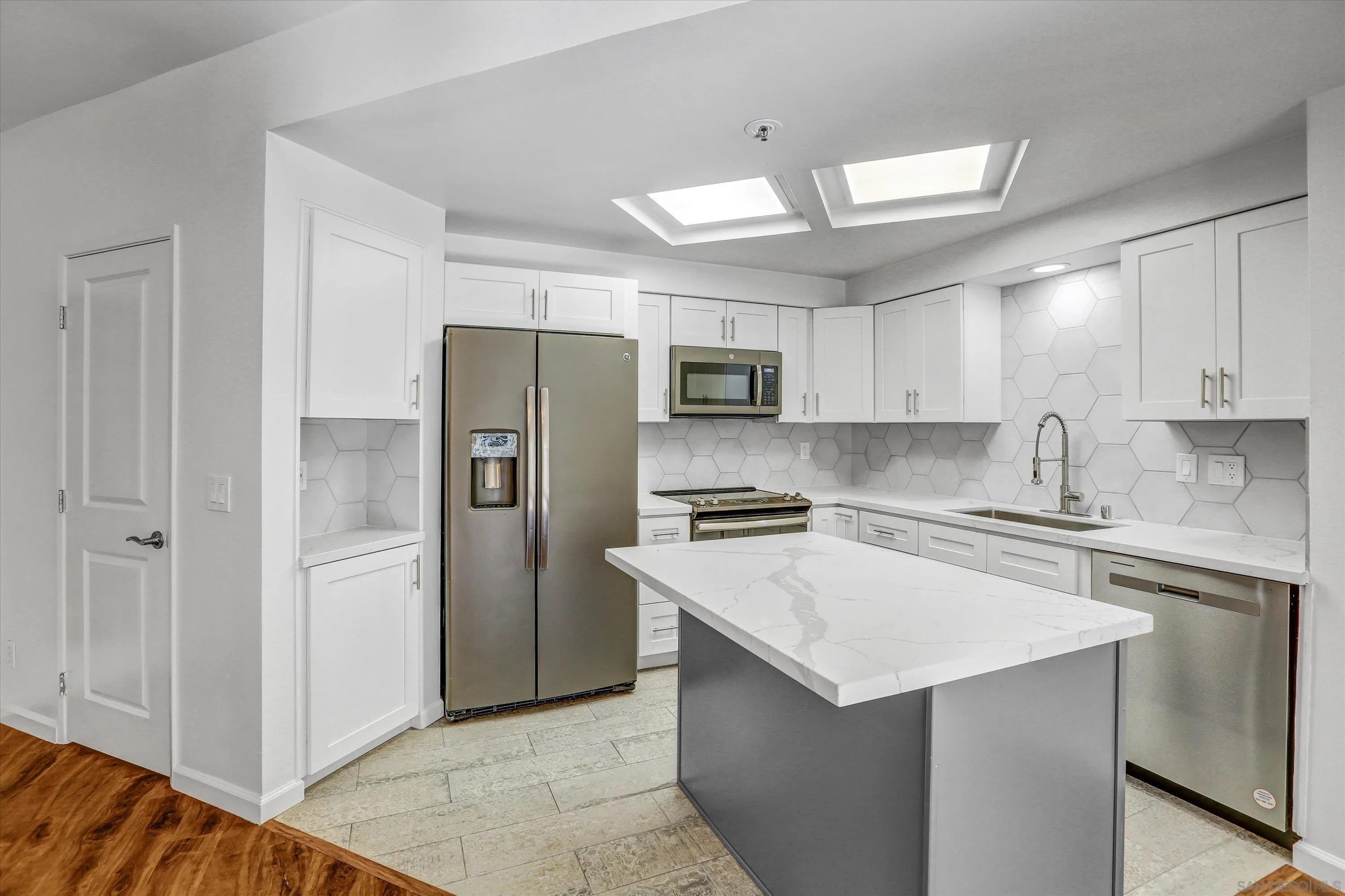 https://cdn.realtyfeed.com/cdn/127/250026965/0e8b6e6e1c4d82dadaeffd78f53873ea.webp
