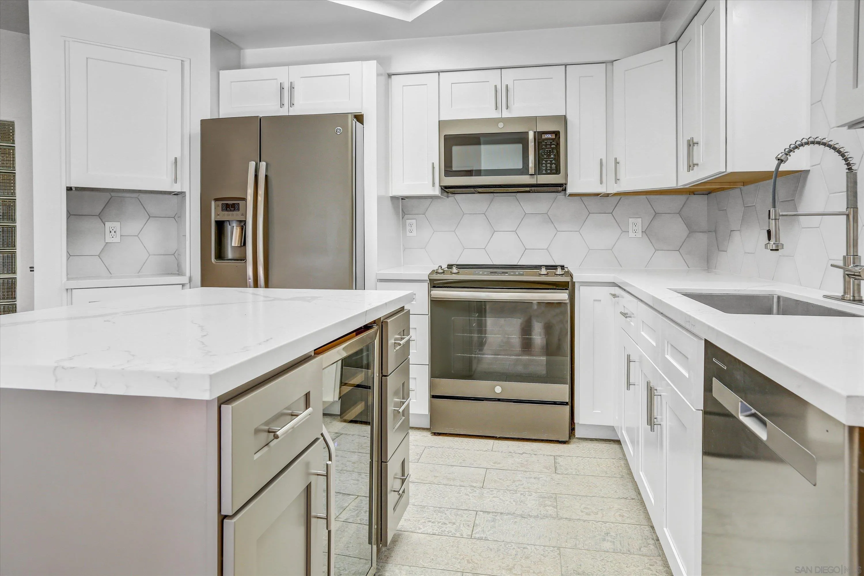 https://cdn.realtyfeed.com/cdn/127/250026965/c8082dbb3da57deebc68e955ee4fe767.webp