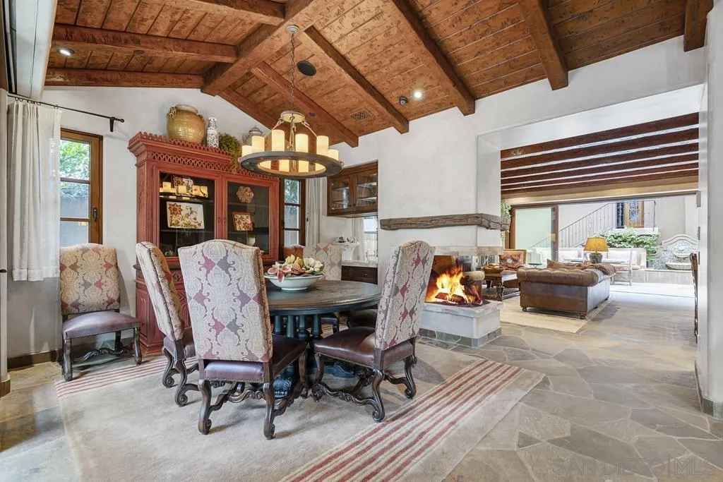 https://cdn.realtyfeed.com/cdn/127/250027035/06bb0365cfc6b31900e2d8bf2b7a884b.webp