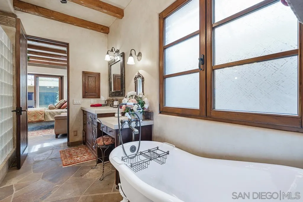 https://cdn.realtyfeed.com/cdn/127/250027035/64e363e7461c8f21be84960459ab584d.webp
