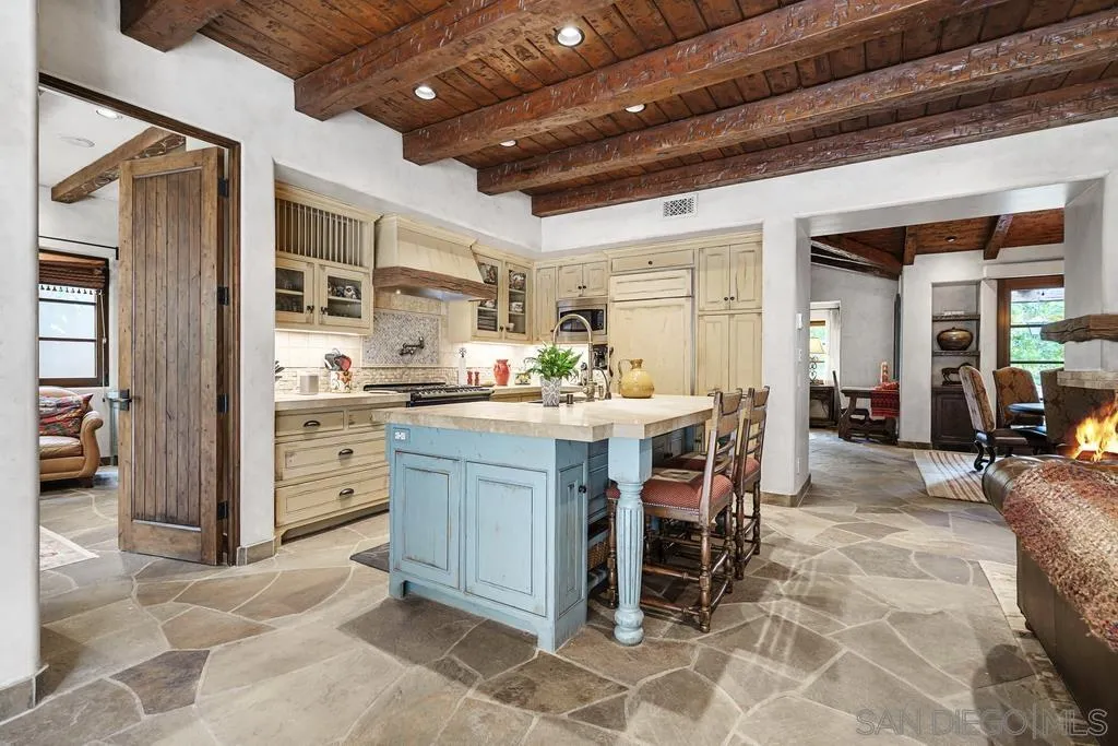 https://cdn.realtyfeed.com/cdn/127/250027035/7c3204e4b006481aa8ffece55be20379.webp