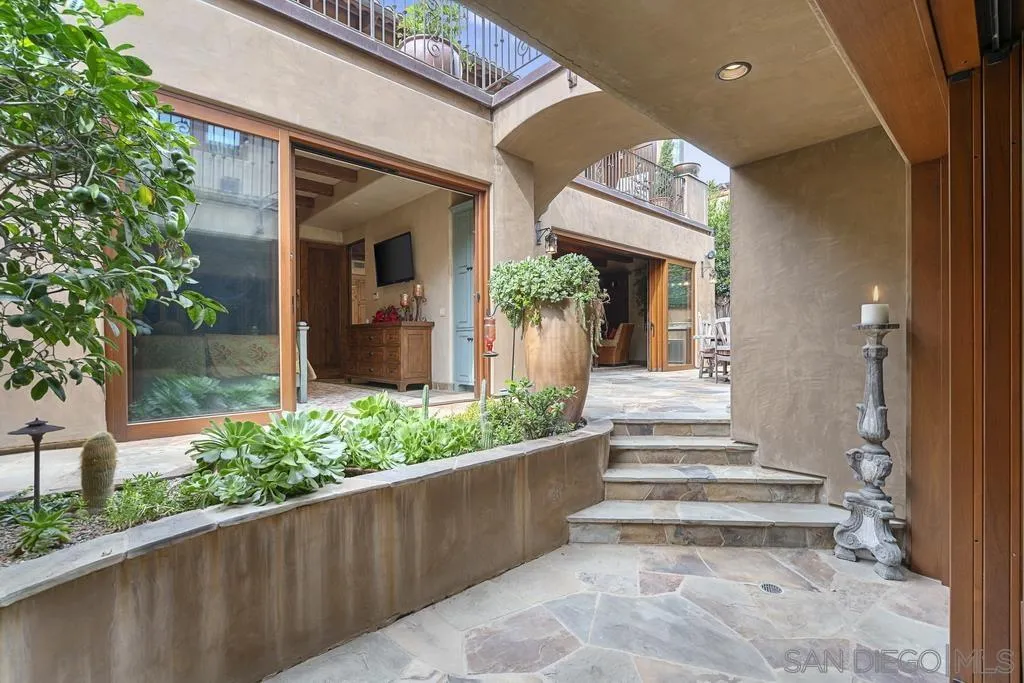https://cdn.realtyfeed.com/cdn/127/250027035/85927c1229e47652c5ae875075338d43.webp