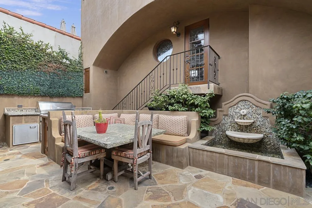 https://cdn.realtyfeed.com/cdn/127/250027035/94ddcf0965826c99f12e8ec53112854f.webp