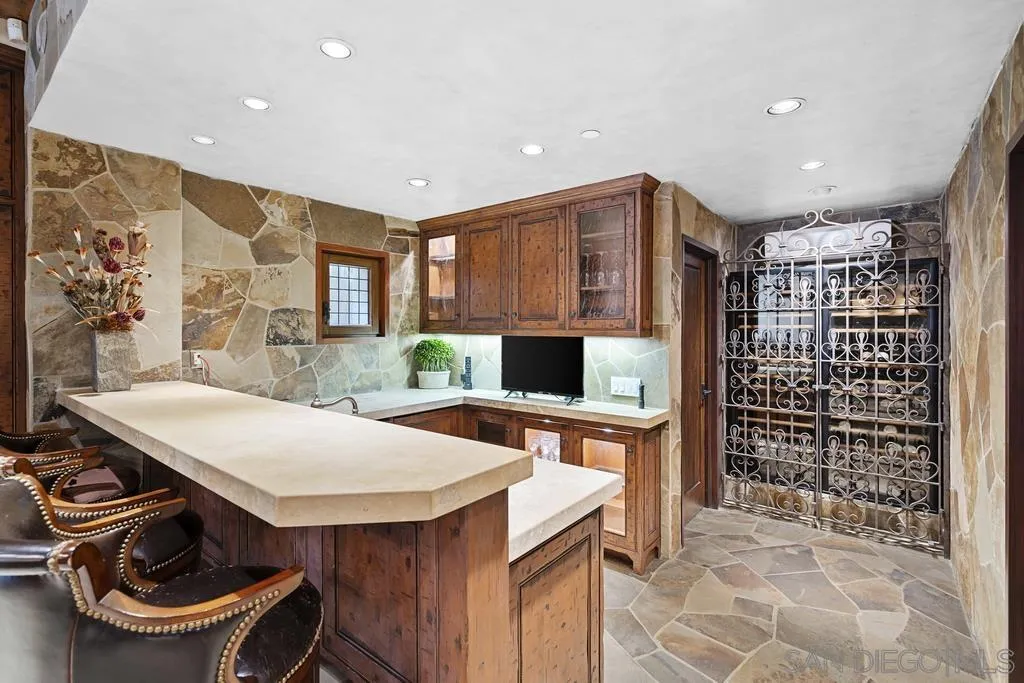 https://cdn.realtyfeed.com/cdn/127/250027035/bae16f83cb0e5f83d42bf88bae90ba96.webp