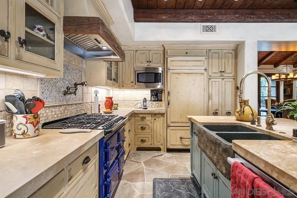https://cdn.realtyfeed.com/cdn/127/250027035/e16f9017e9ef1c965b869ee91d1b68c3.webp