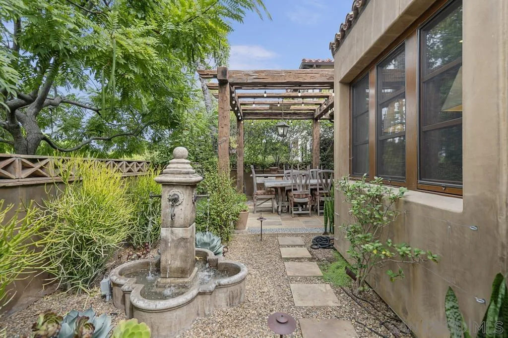 https://cdn.realtyfeed.com/cdn/127/250027035/eb0b293e2578416846f8ad7c69d105a8.webp
