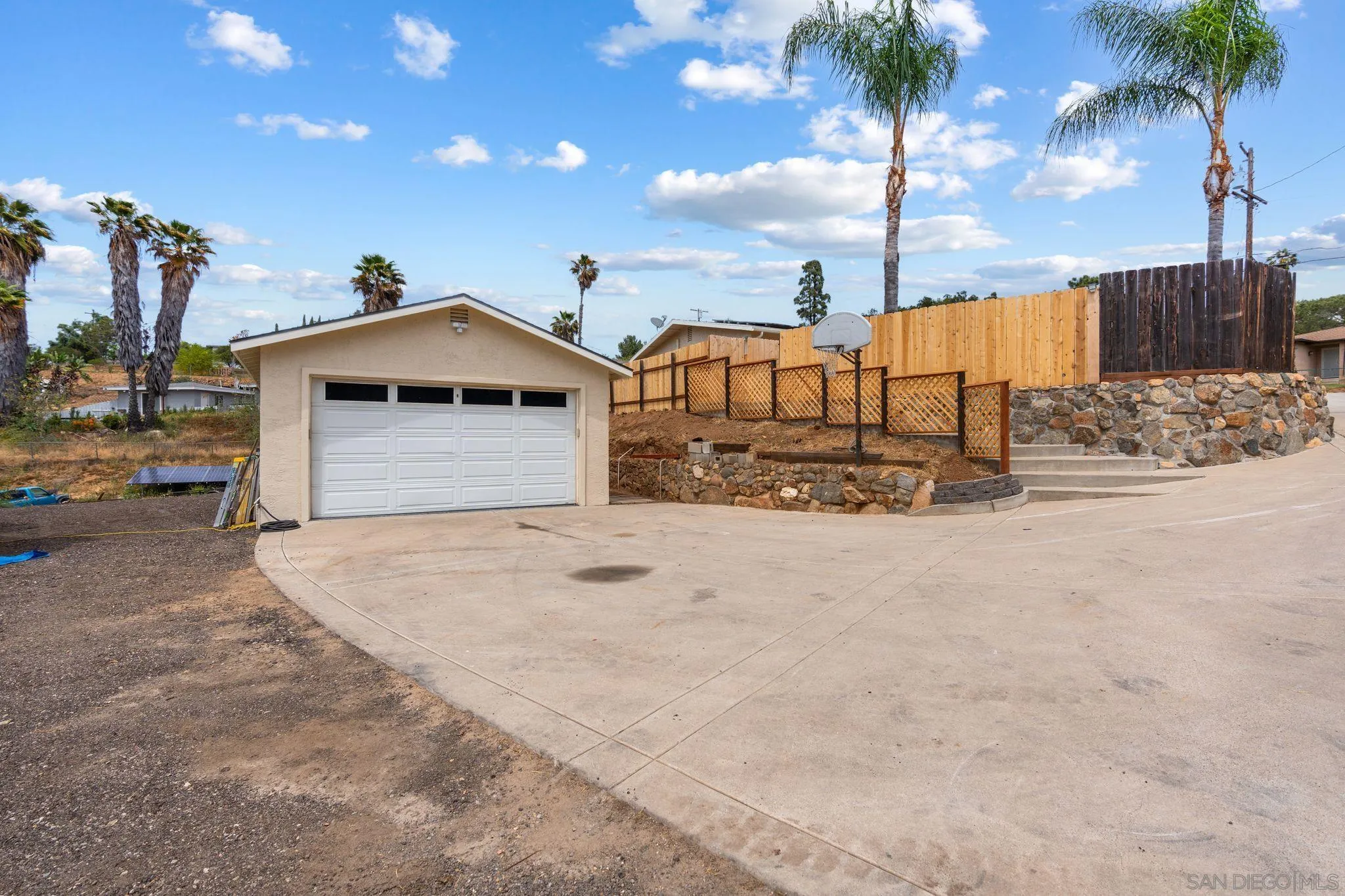 https://cdn.realtyfeed.com/cdn/127/250027045/042e0ed764250f4252e228a5a65cb93f.webp