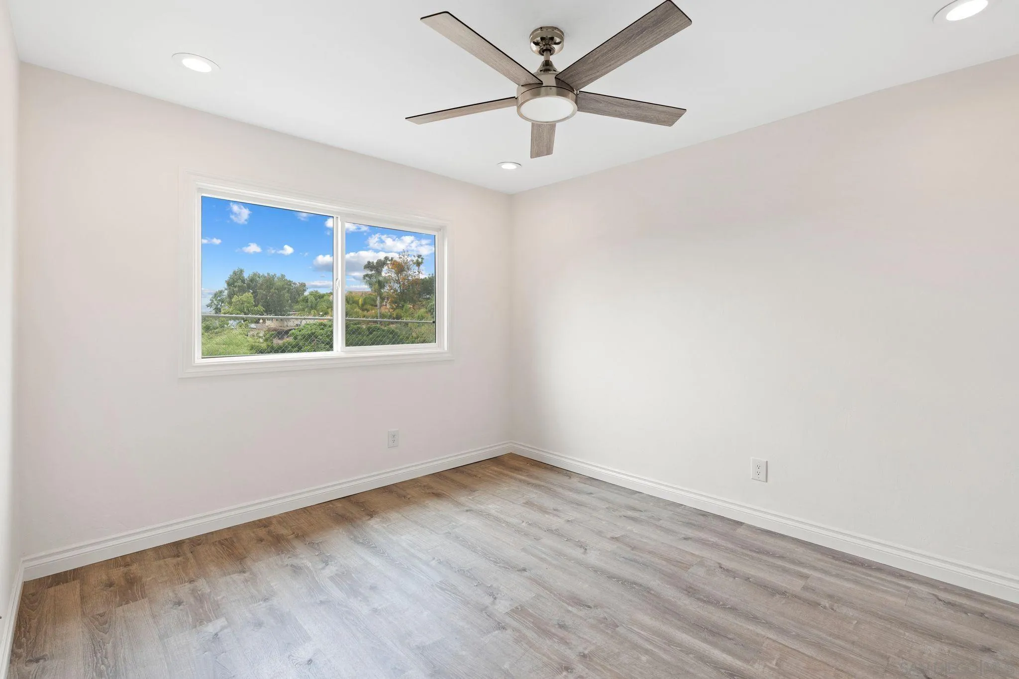 https://cdn.realtyfeed.com/cdn/127/250027045/04e031d10736a44d95b99e288d595c09.webp