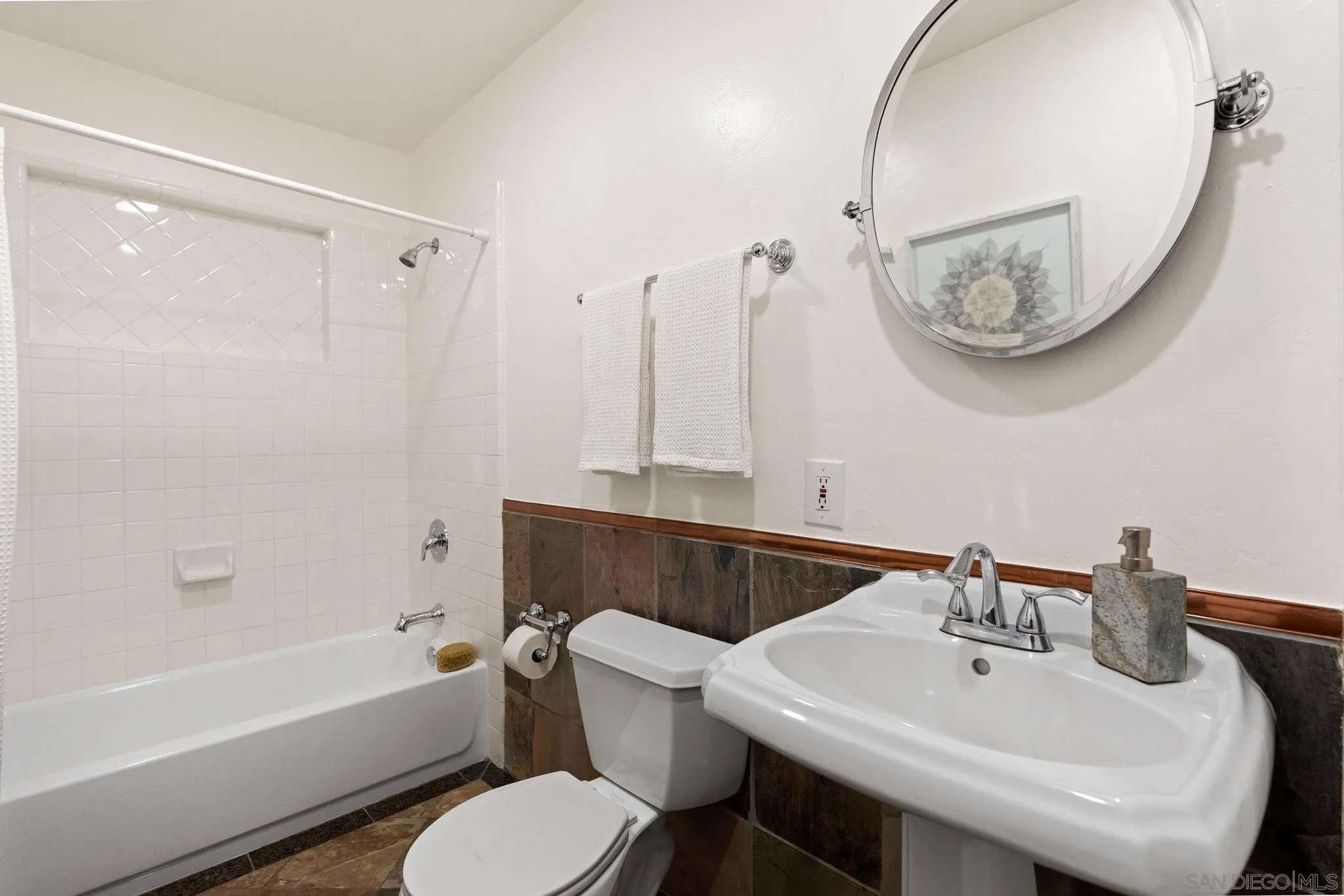 https://cdn.realtyfeed.com/cdn/127/250027045/133313f0c99ba99babd7cec78653c452.webp