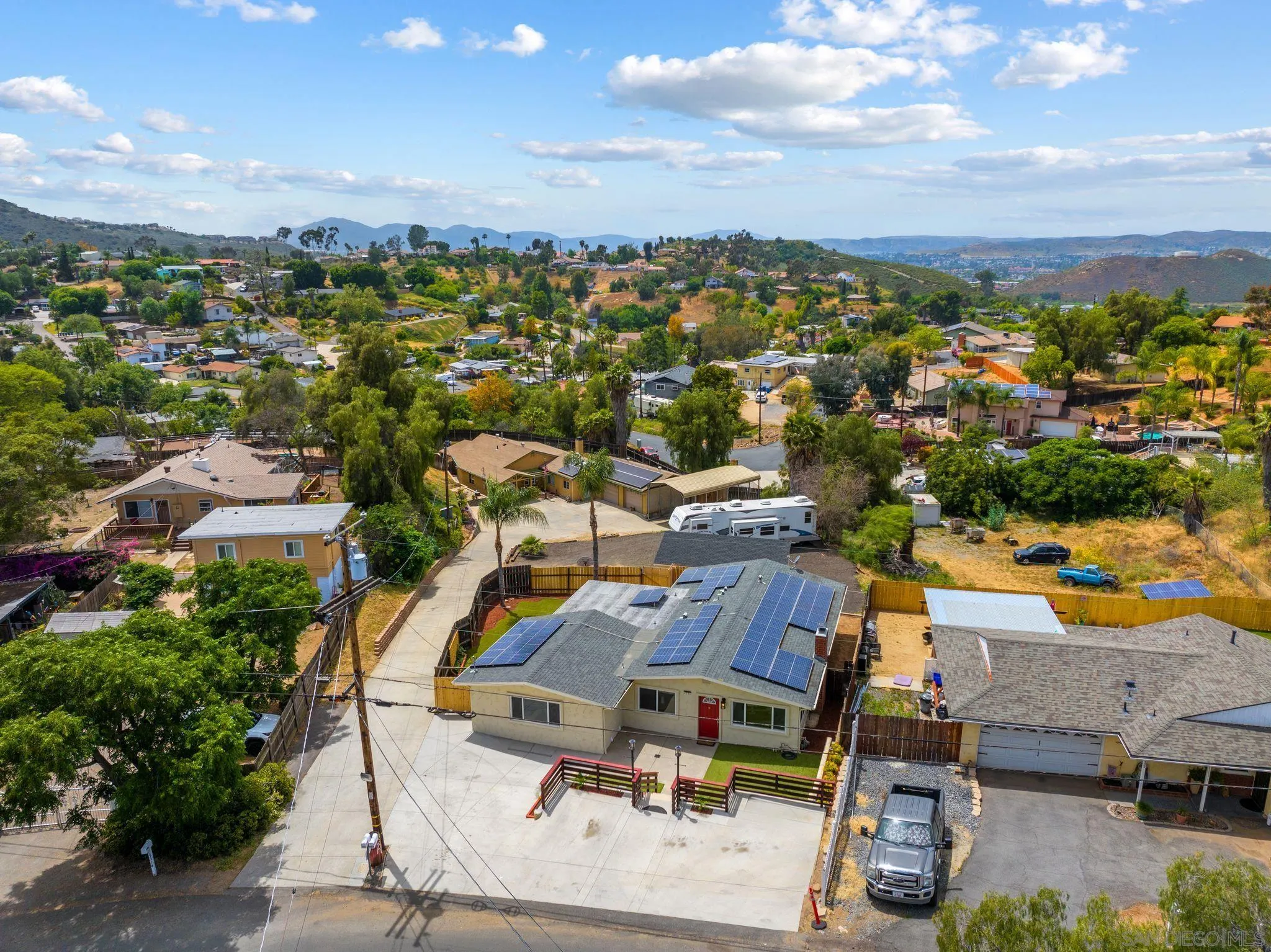https://cdn.realtyfeed.com/cdn/127/250027045/358323d8ddef8eabf180ea222dec7f27.webp
