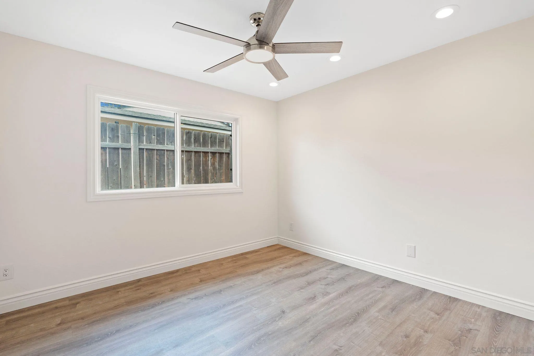 https://cdn.realtyfeed.com/cdn/127/250027045/eddbe174d8a5bfb5c5c4174c4a8ecec0.webp