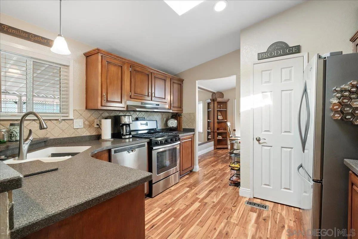 https://cdn.realtyfeed.com/cdn/127/250027062/a6a6a76d67039d01c0a27edaac0011f0.webp