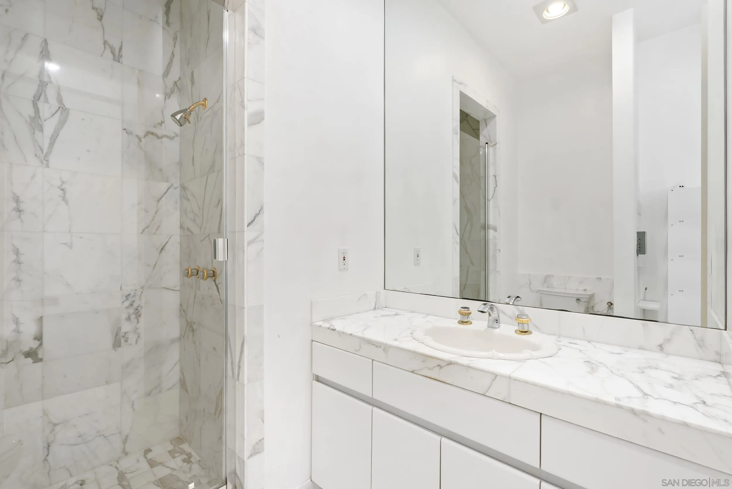 https://cdn.realtyfeed.com/cdn/127/250027089/4696083df3bf84775a050fbca464ca36.webp