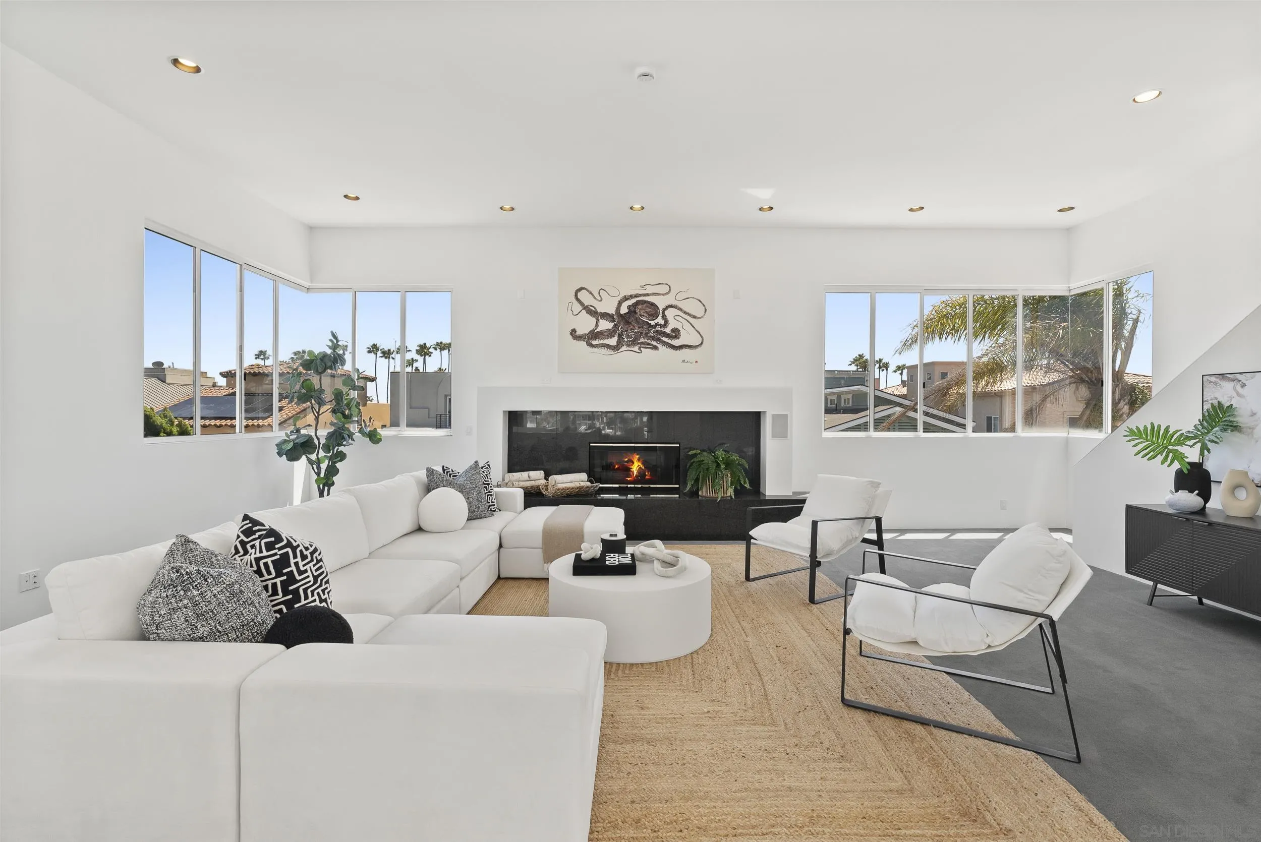 https://cdn.realtyfeed.com/cdn/127/250027089/7afc00f47d3c480ce43e162d083bbceb.webp