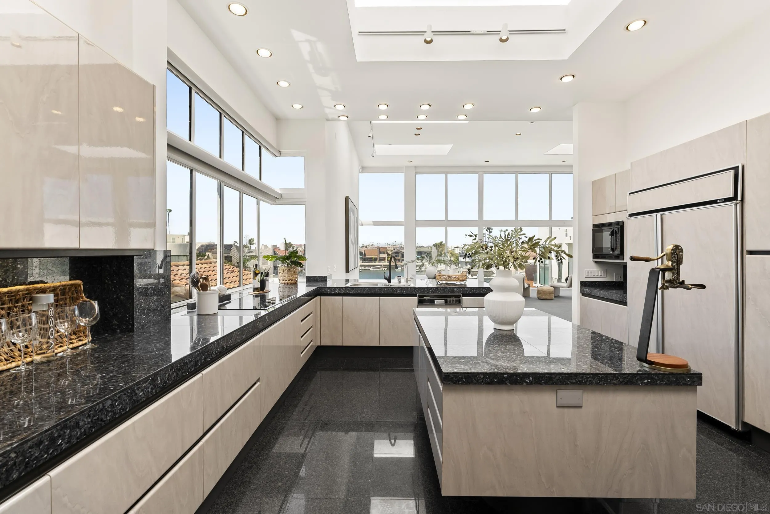 https://cdn.realtyfeed.com/cdn/127/250027089/c5ae23056fe2c0bdd02025ff6d77ba01.webp