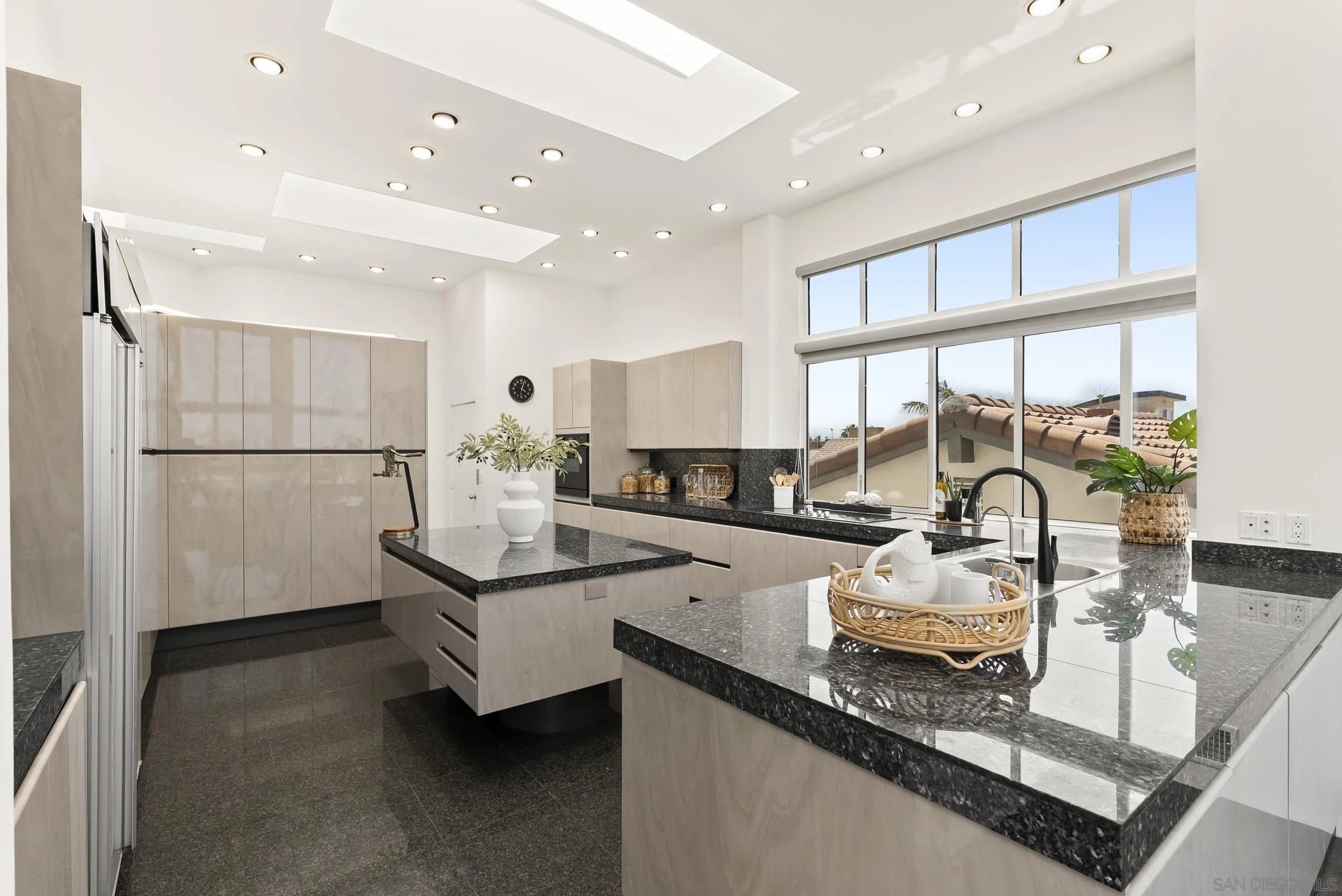 https://cdn.realtyfeed.com/cdn/127/250027089/f687559c30aefe5e9118db51e75c94bb.webp