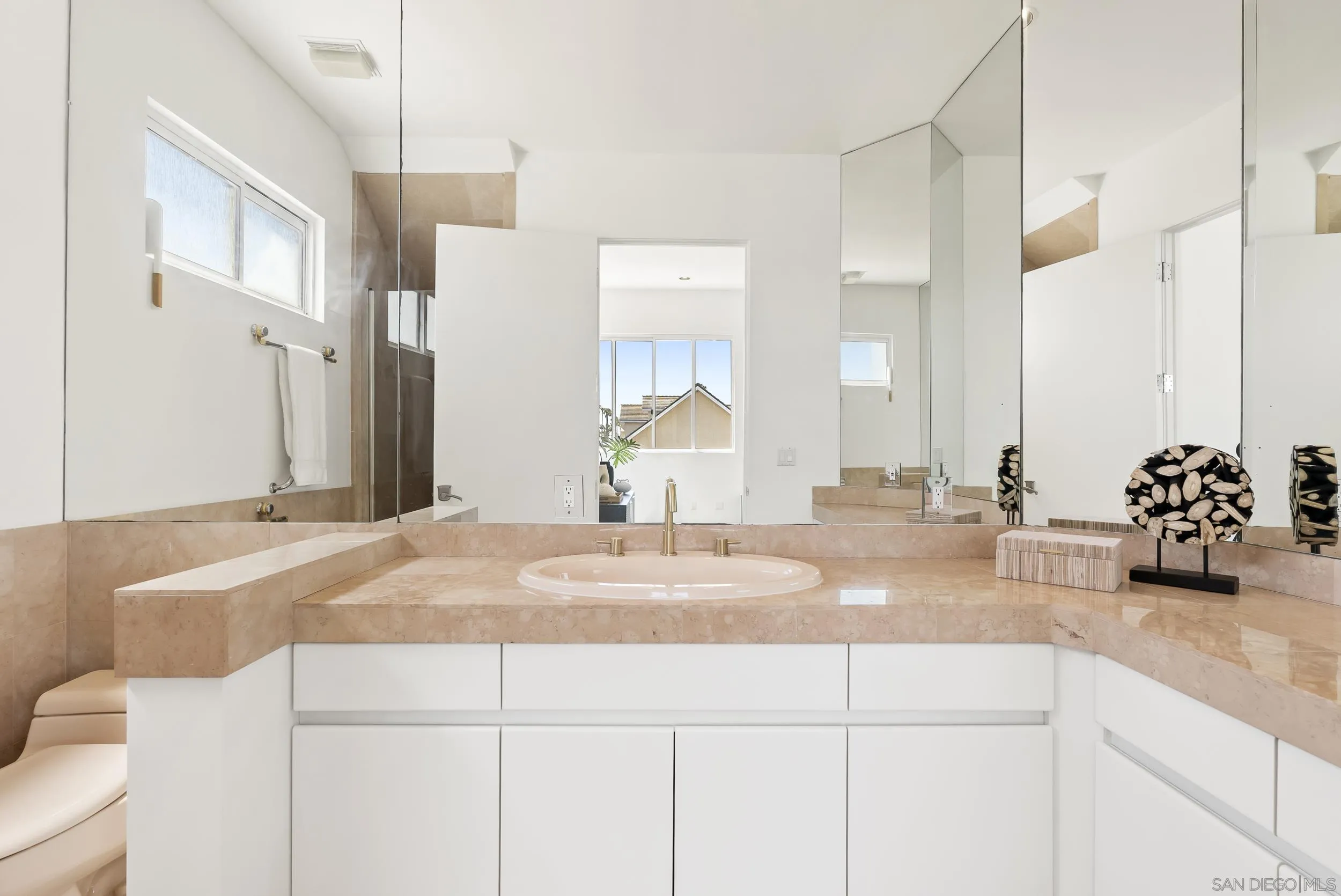 https://cdn.realtyfeed.com/cdn/127/250027089/f7d023290dc231951a84c689b8ef0517.webp
