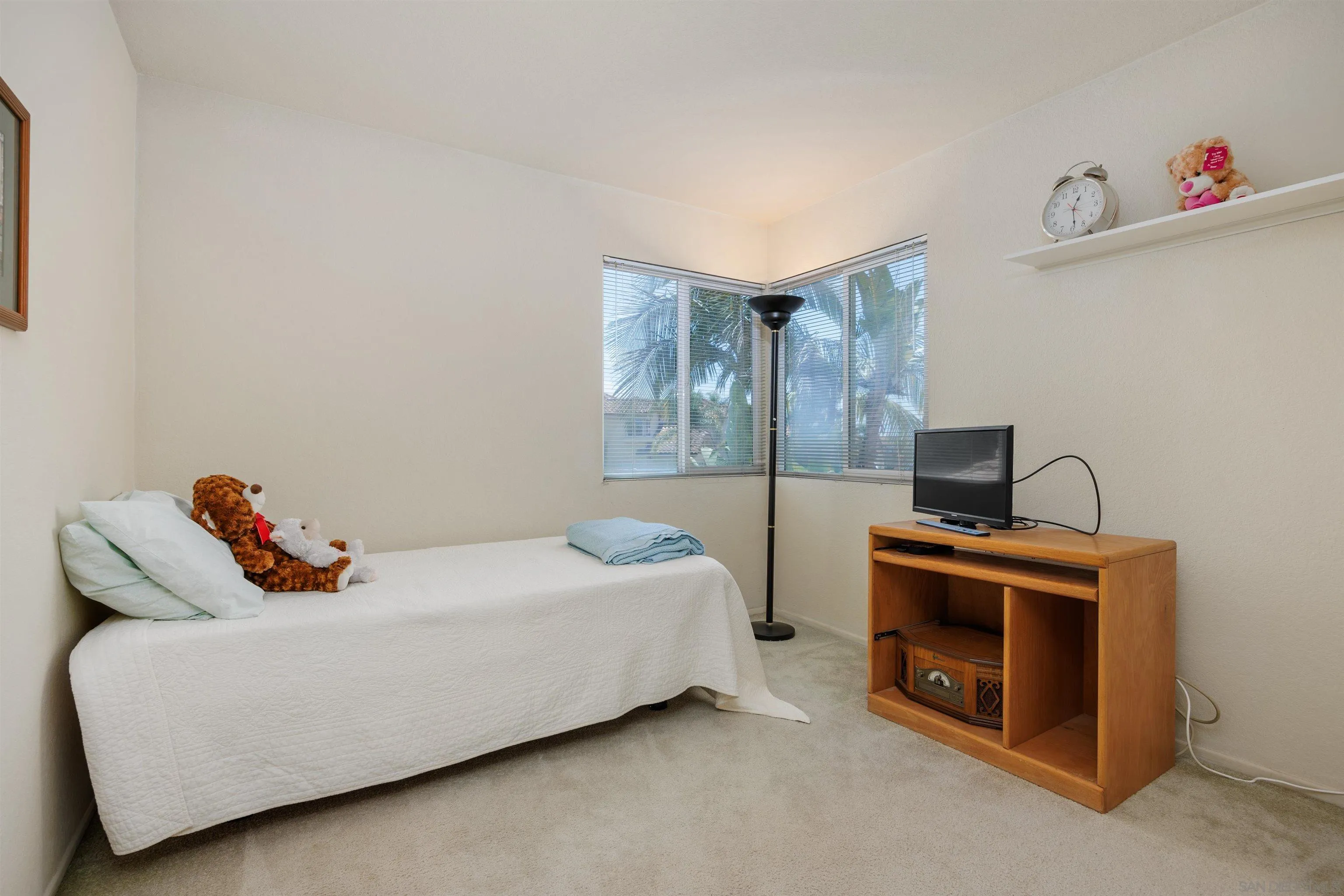 https://cdn.realtyfeed.com/cdn/127/250027169/ee29b115c709c97a0e3dce73485fefd7.webp