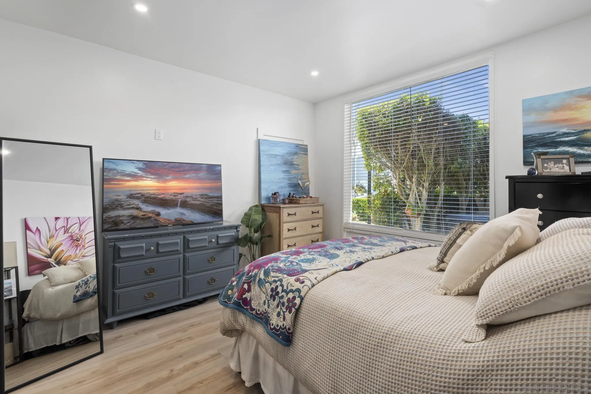 https://cdn.realtyfeed.com/cdn/127/250027174/34393ede4d837a0884531982d4a2f937.webp