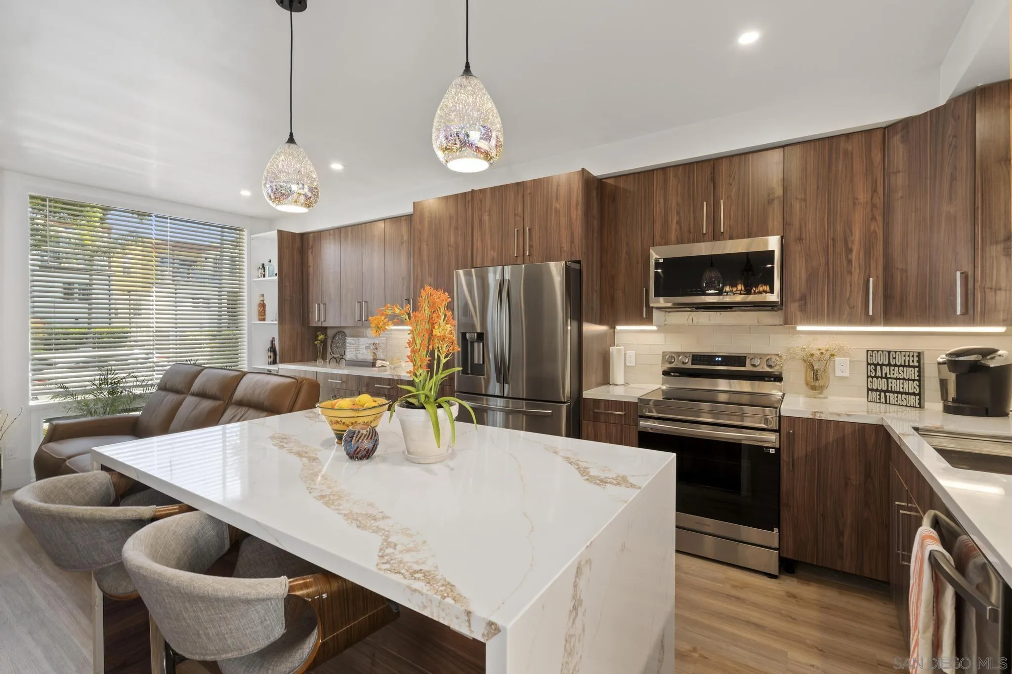 Photo #3: 250027174 Listing 