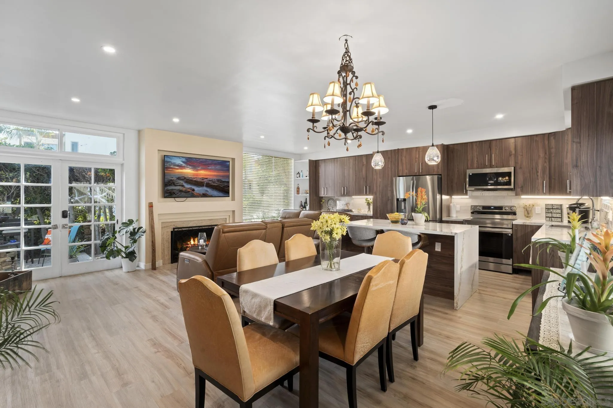 More Details about MLS # 250027174 : 404 BONAIR STREET